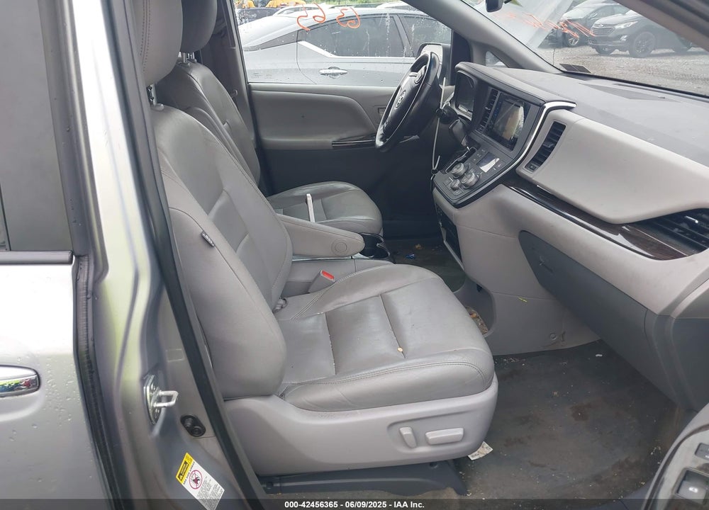 2015 TOYOTA SIENNA XLE 8 PASSENGER VIN: 5TDYK3DC3FS579087