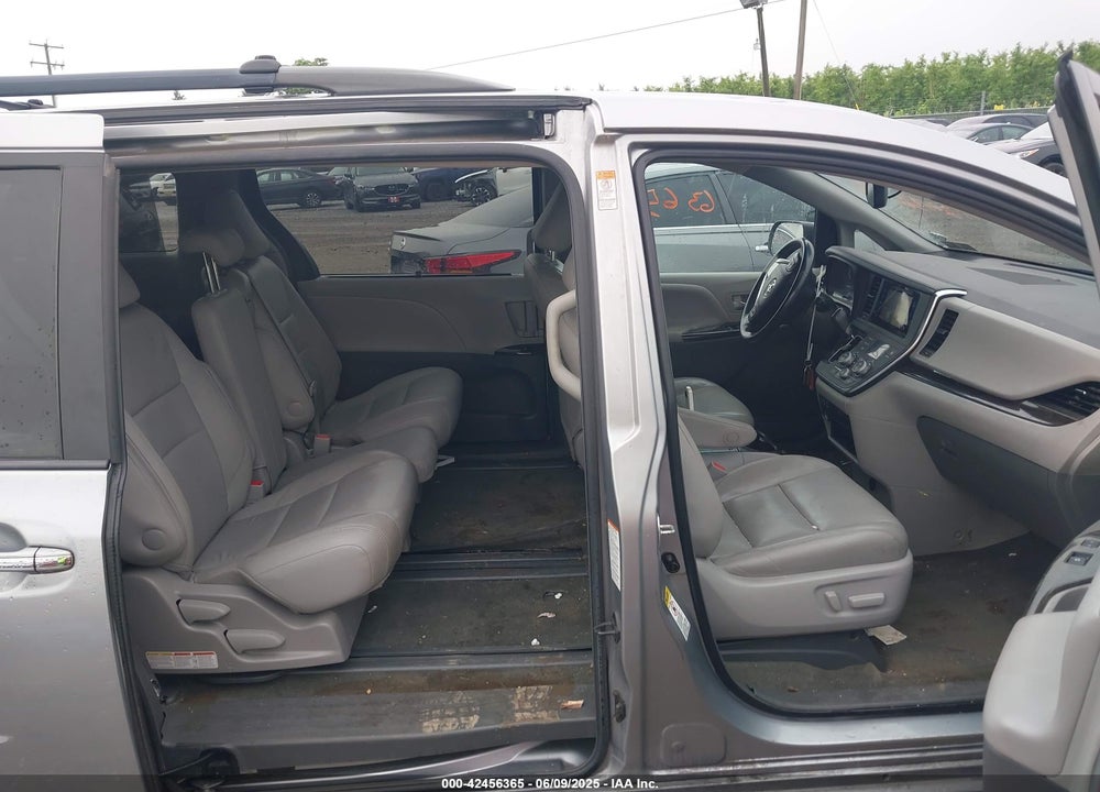 2015 TOYOTA SIENNA XLE 8 PASSENGER VIN: 5TDYK3DC3FS579087