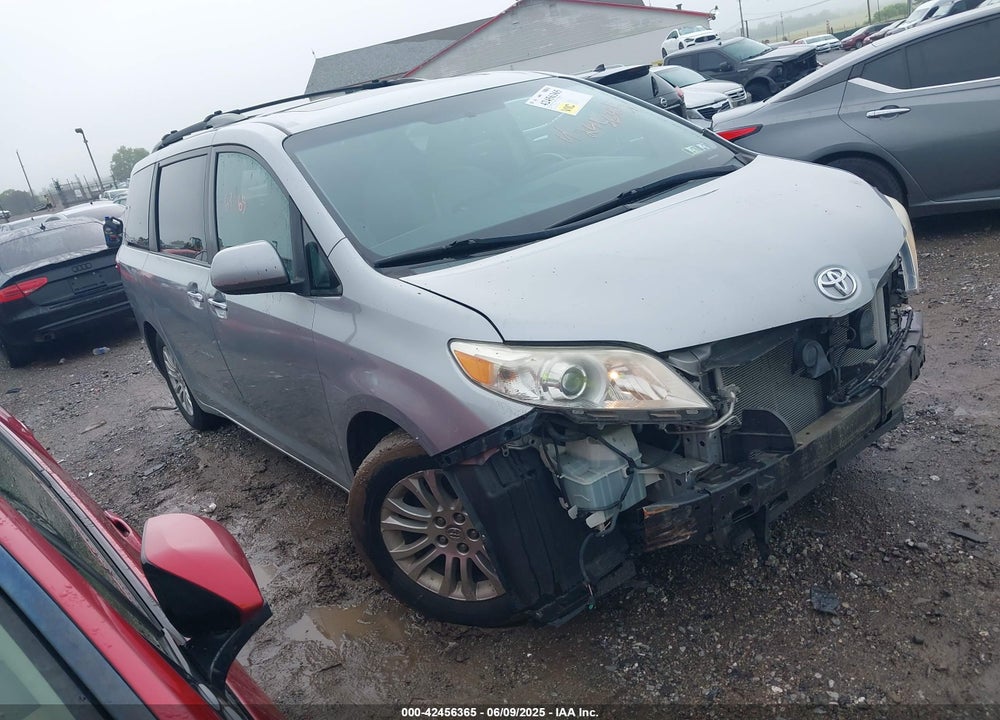 2015 TOYOTA SIENNA XLE 8 PASSENGER VIN: 5TDYK3DC3FS579087