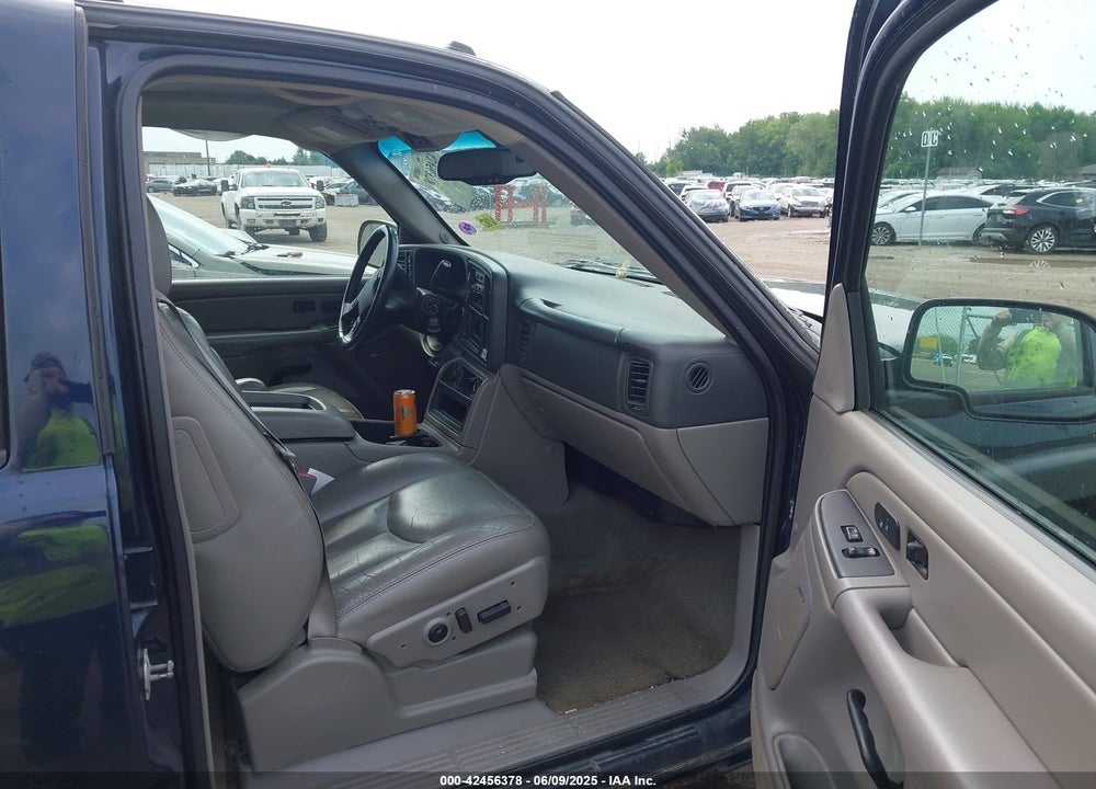 2005 CHEVROLET TAHOE LT VIN: 1GNEK13T75J104358