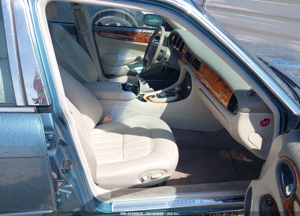 1998 JAGUAR XJ8 VIN: SAJHX1241WC819418