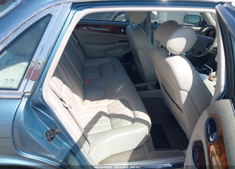 1998 JAGUAR XJ8 VIN: SAJHX1241WC819418