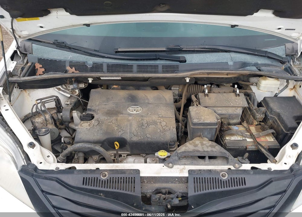 2011 TOYOTA SIENNA BASE V6 VIN: 5TDZK3DC8BS030631