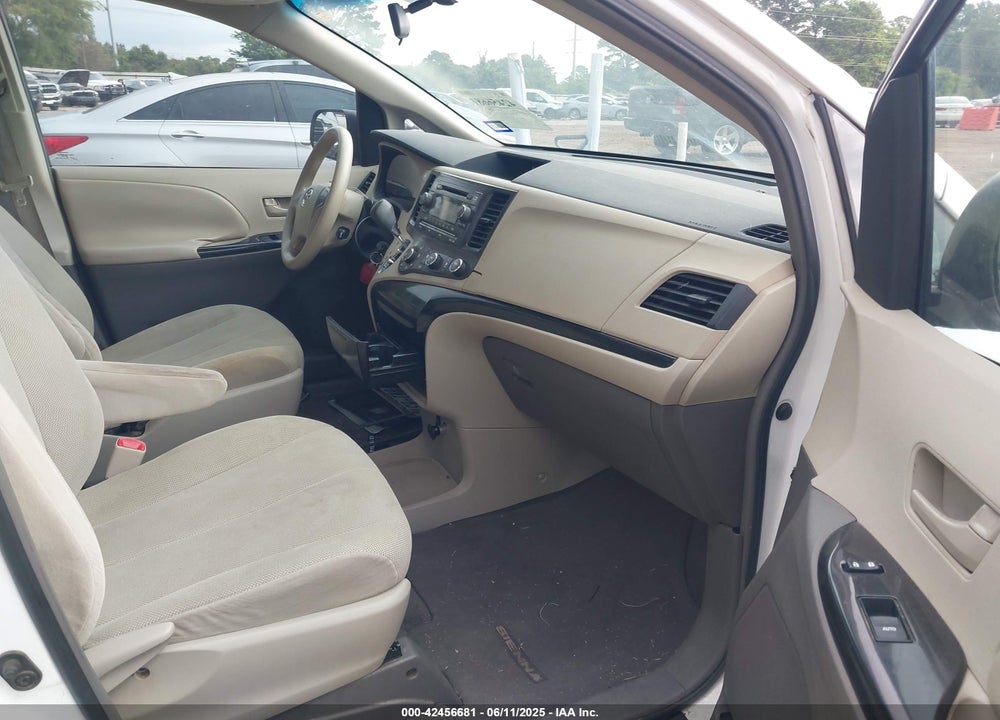 2011 TOYOTA SIENNA BASE V6 VIN: 5TDZK3DC8BS030631