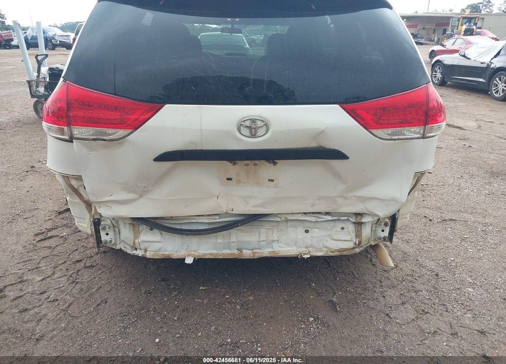 2011 TOYOTA SIENNA BASE V6 VIN: 5TDZK3DC8BS030631