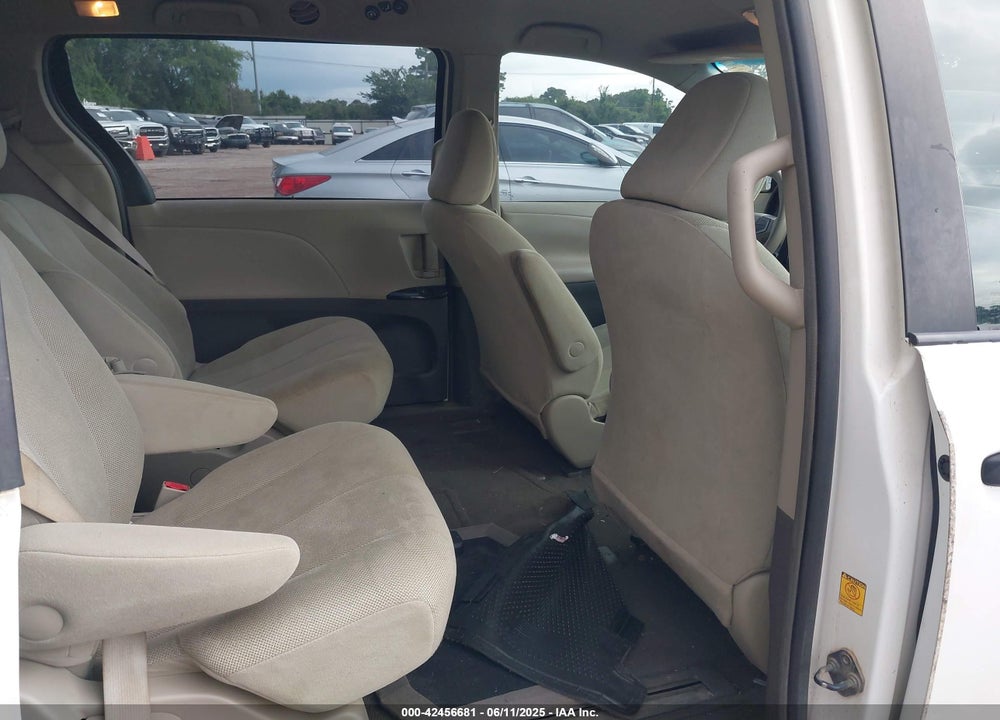 2011 TOYOTA SIENNA BASE V6 VIN: 5TDZK3DC8BS030631
