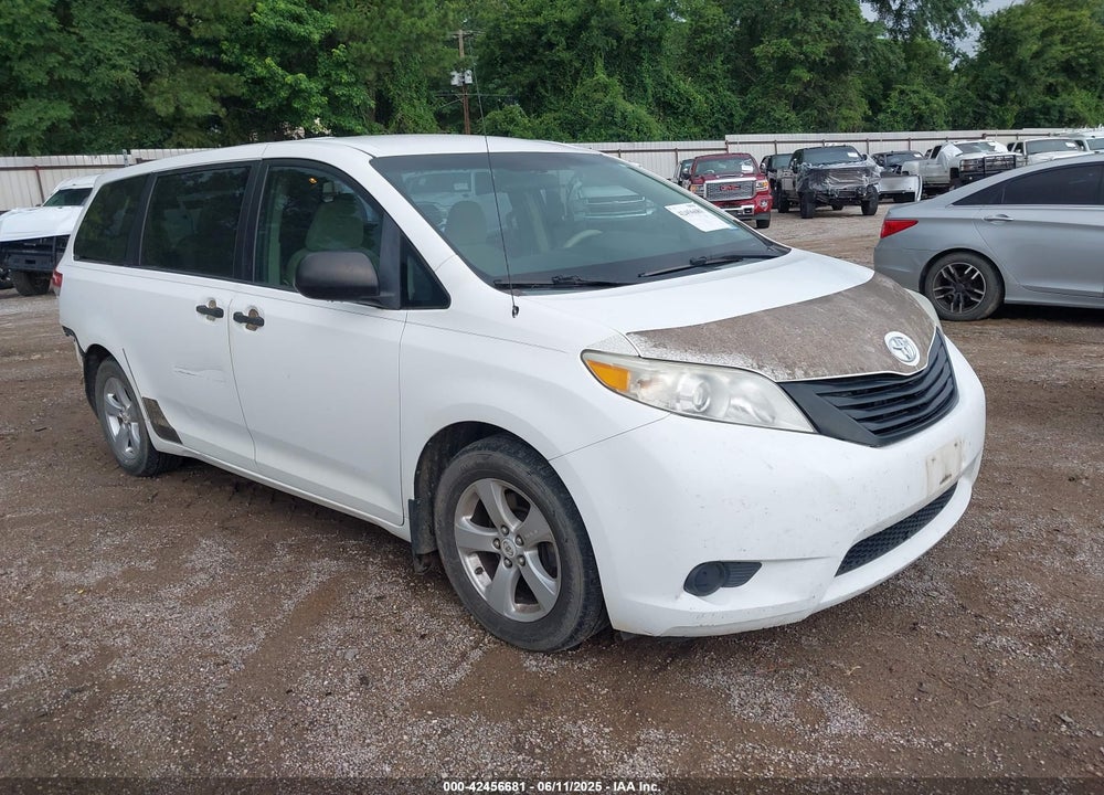 2011 TOYOTA SIENNA BASE V6 VIN: 5TDZK3DC8BS030631