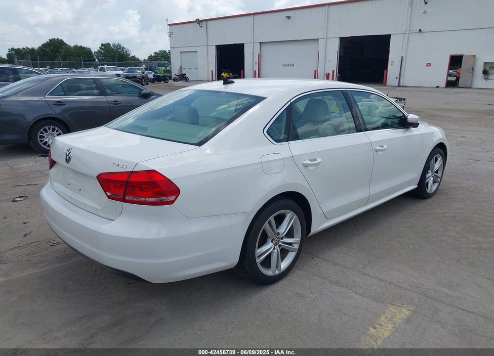 2014 VOLKSWAGEN PASSAT 2.0L TDI SE VIN: 1VWBN7A34EC073726