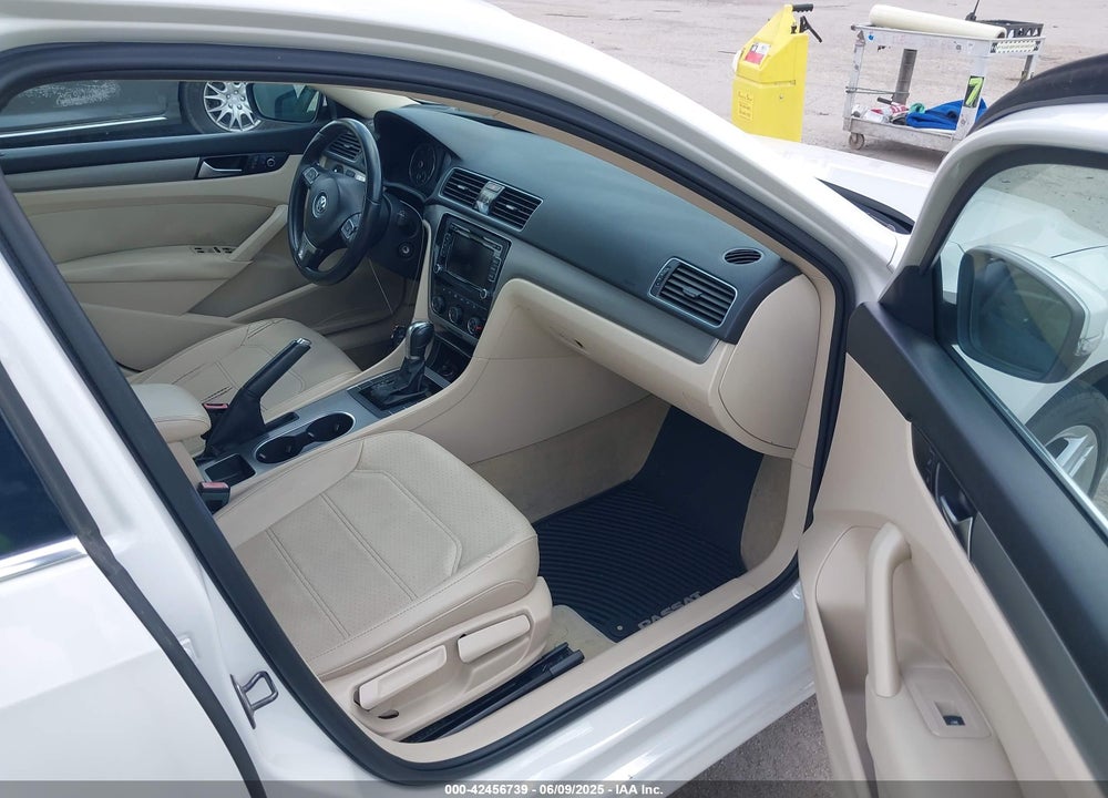2014 VOLKSWAGEN PASSAT 2.0L TDI SE VIN: 1VWBN7A34EC073726