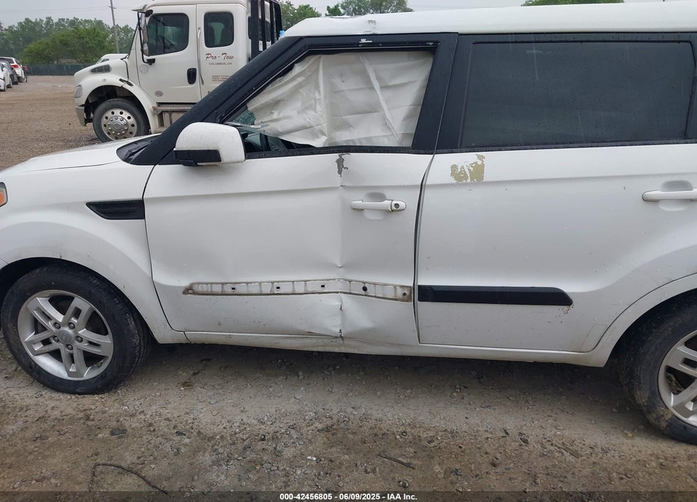 2011 KIA SOUL VIN: KNDJT2A21B7330571