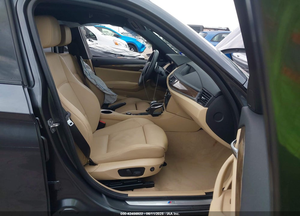 2015 BMW X1 VIN: WBAVM5C58FVV94893