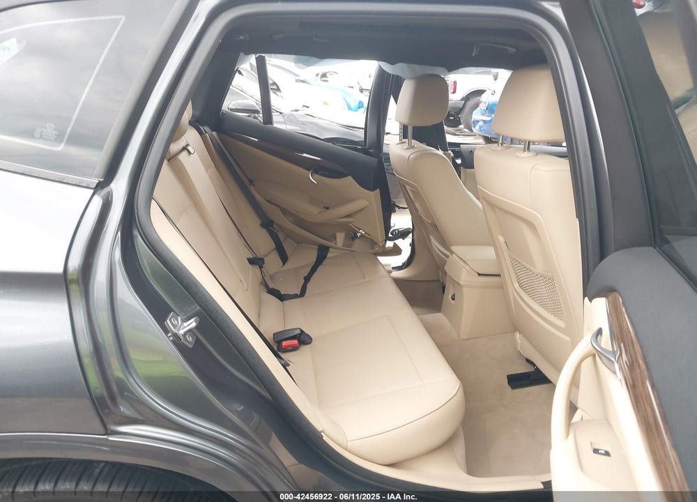 2015 BMW X1 VIN: WBAVM5C58FVV94893