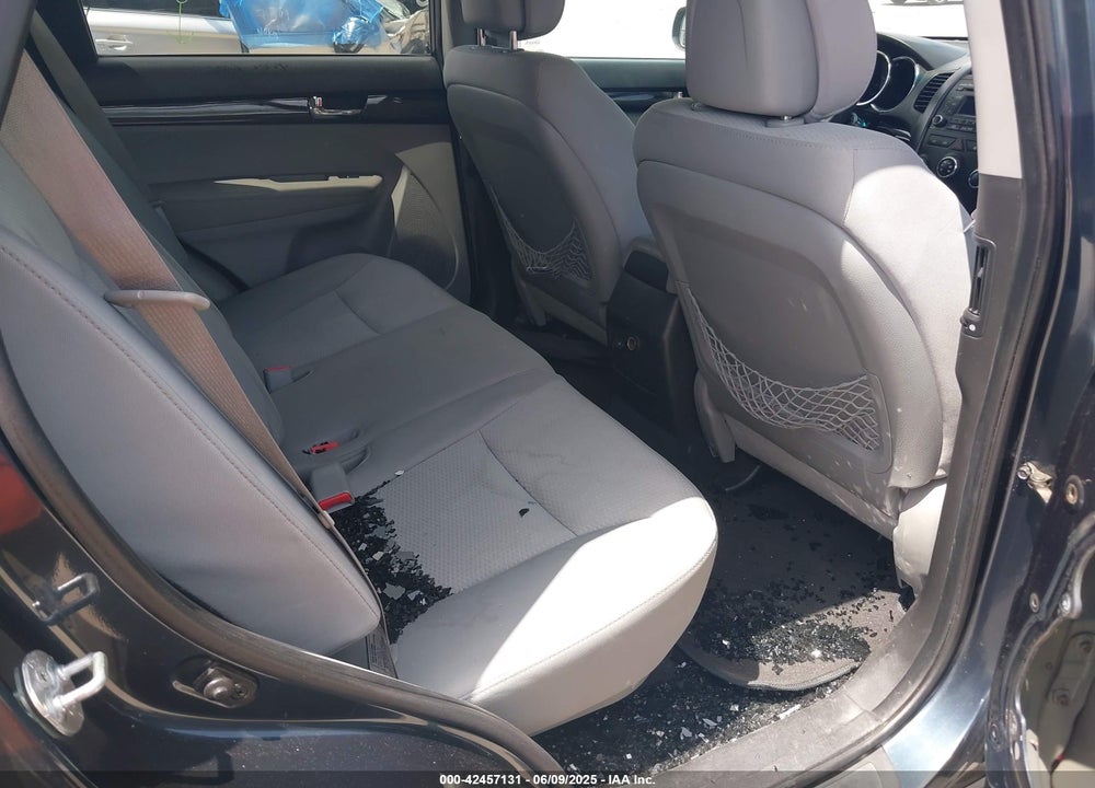2011 KIA SORENTO LX V6 VIN: 5XYKT4A2XBG116603