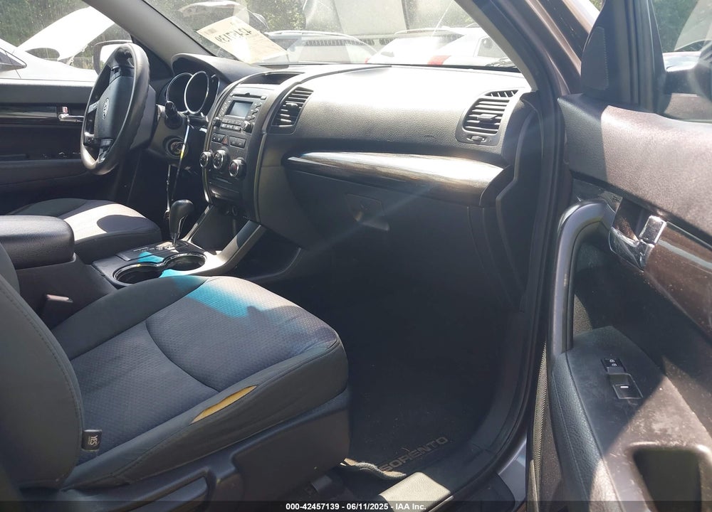 2012 KIA SORENTO LX VIN: 5XYKT3A14CG203559