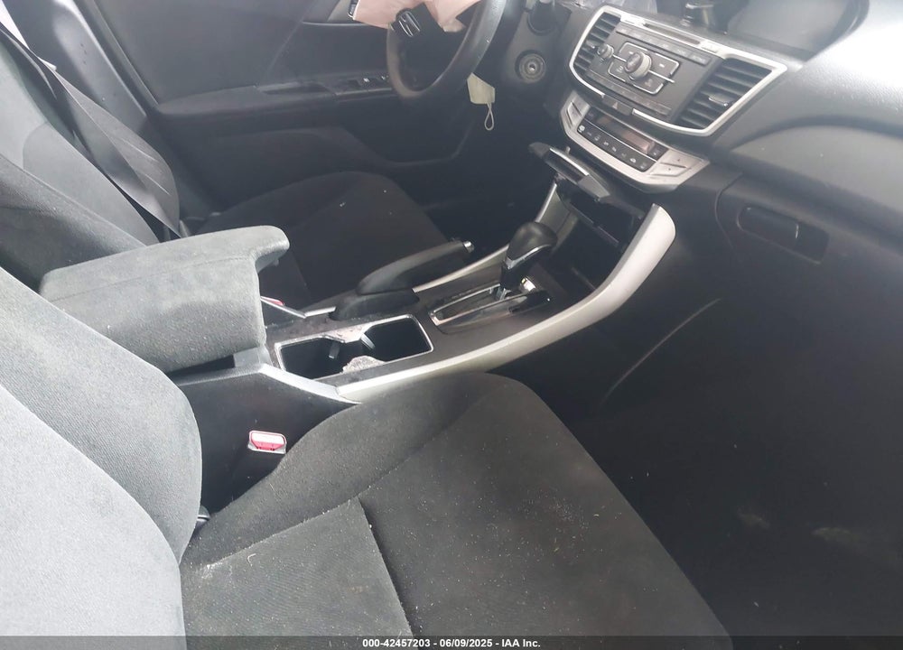 2013 HONDA ACCORD VIN: 1HGCR2F33DA230147