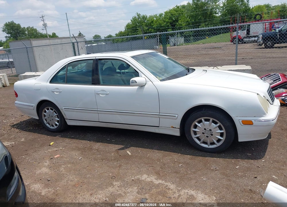 2000 MERCEDES-BENZ E 320 4M VIN: WDBJF82J6YX036008