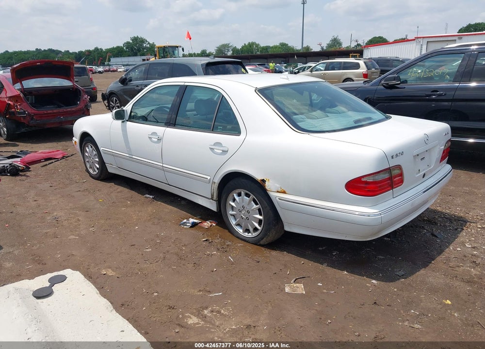 2000 MERCEDES-BENZ E 320 4M VIN: WDBJF82J6YX036008