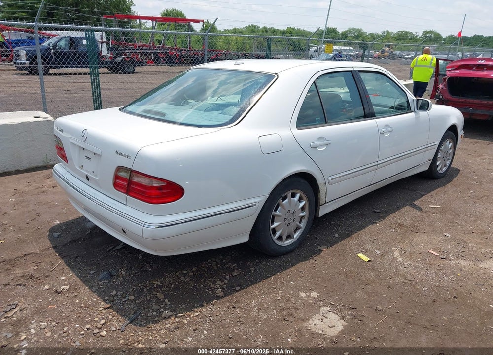 2000 MERCEDES-BENZ E 320 4M VIN: WDBJF82J6YX036008