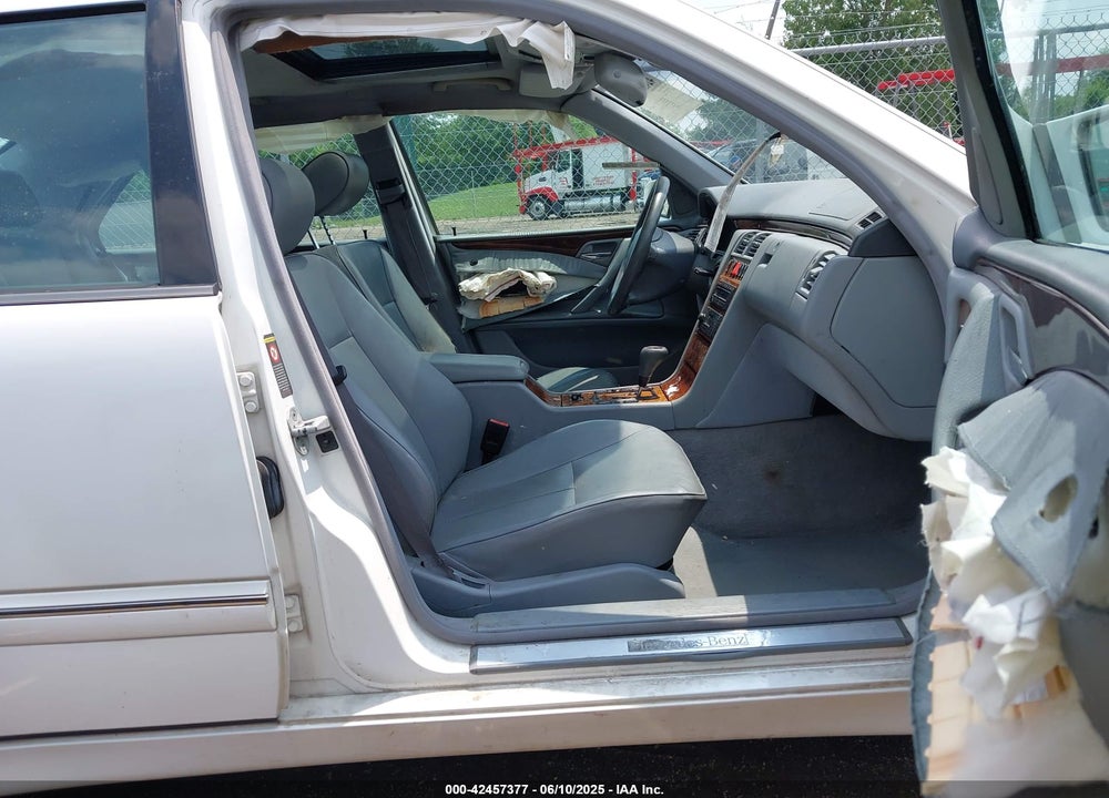 2000 MERCEDES-BENZ E 320 4M VIN: WDBJF82J6YX036008