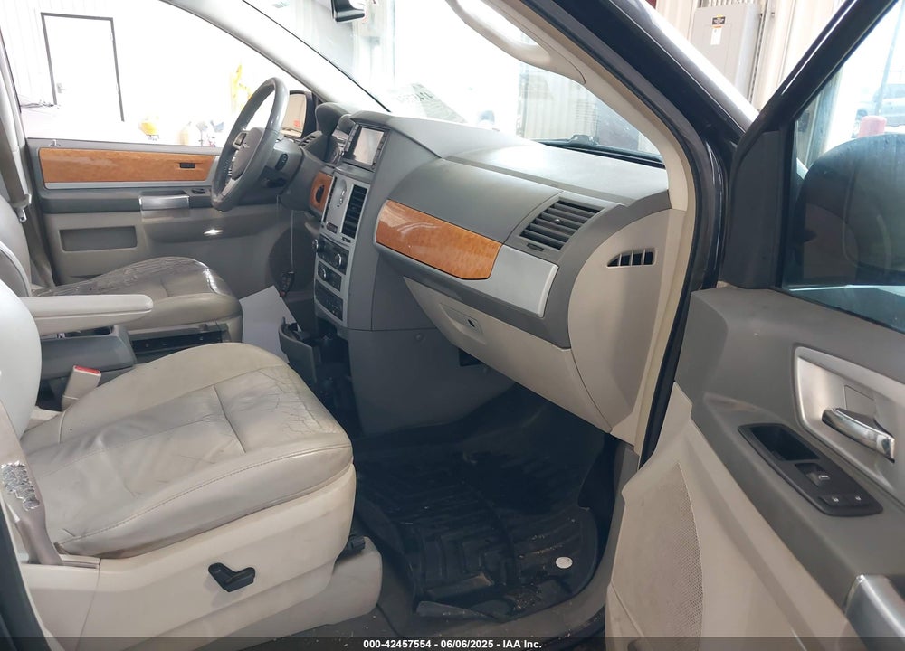 2008 CHRYSLER TOWN & COUNTRY LIMITED VIN: 2A8HR64X98R689789