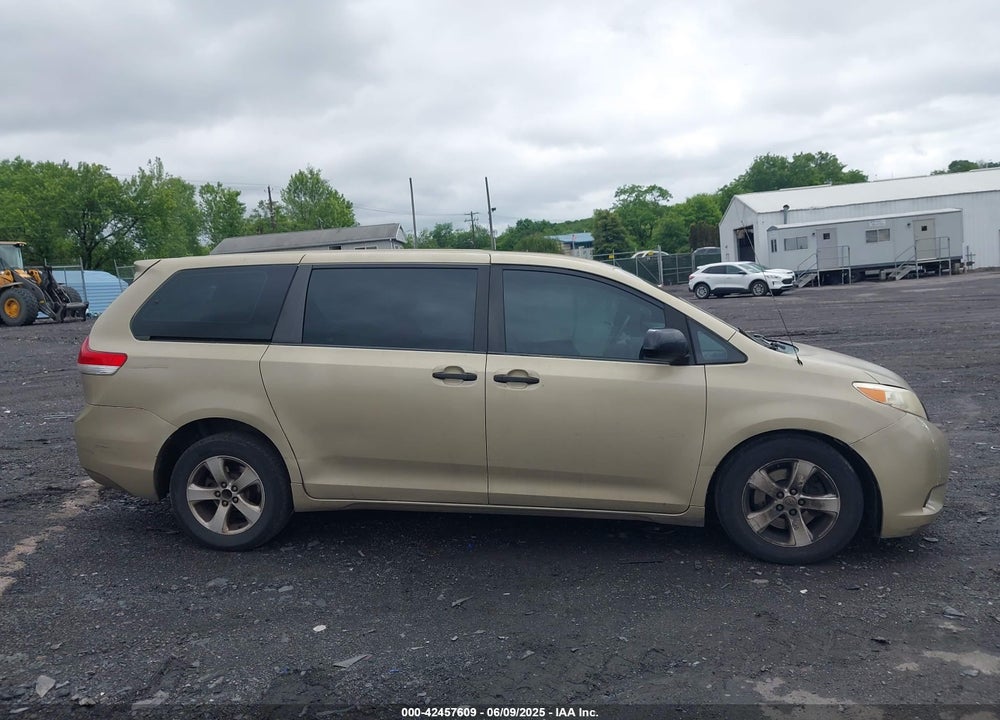 2014 TOYOTA SIENNA L V6 7 PASSENGER VIN: 5TDZK3DC2ES522589