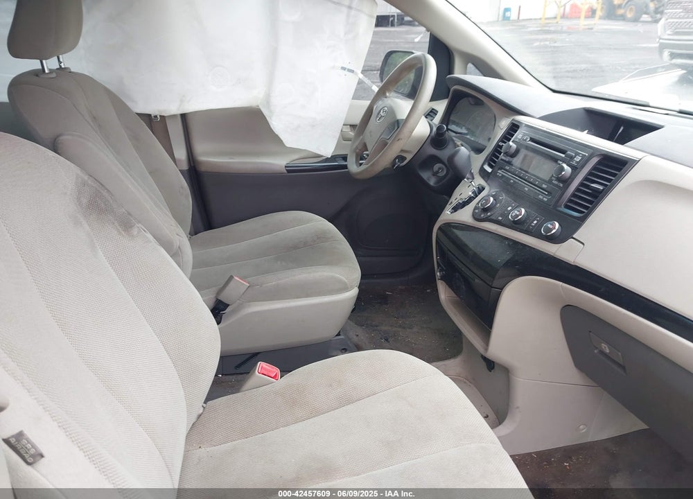 2014 TOYOTA SIENNA L V6 7 PASSENGER VIN: 5TDZK3DC2ES522589
