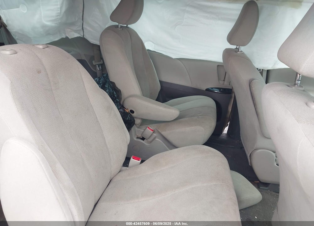 2014 TOYOTA SIENNA L V6 7 PASSENGER VIN: 5TDZK3DC2ES522589