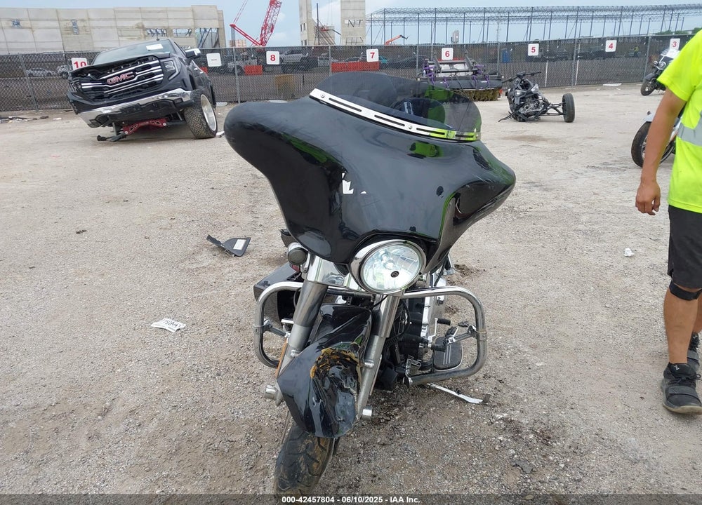 2013 HARLEY-DAVIDSON FLHX STREET GLIDE VIN: 1HD1KBM1XDB608517