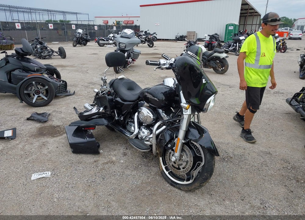 2013 HARLEY-DAVIDSON FLHX STREET GLIDE VIN: 1HD1KBM1XDB608517