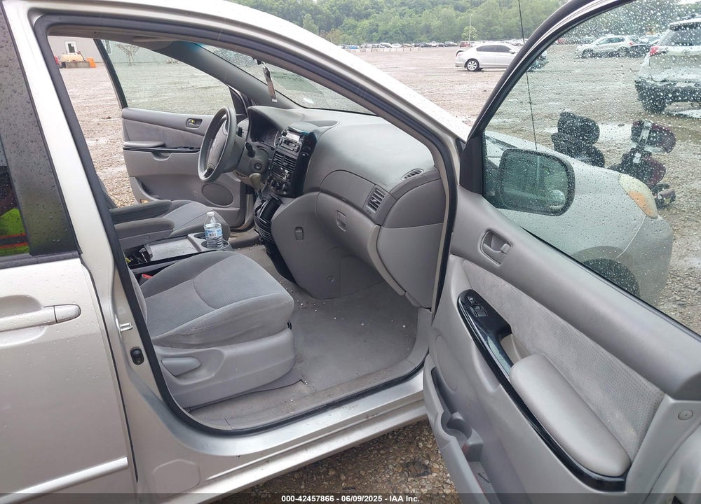 2004 TOYOTA SIENNA LE VIN: 5TDZA23C34S129410