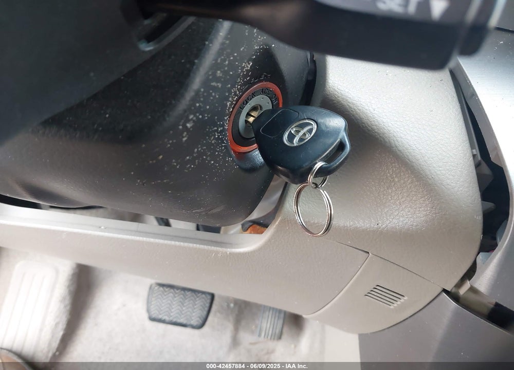 2008 TOYOTA RAV4 VIN: JTMBD33V085215138