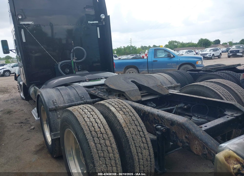 2010 KENWORTH T660 T660 VIN: 1XKAD48X1AJ275720