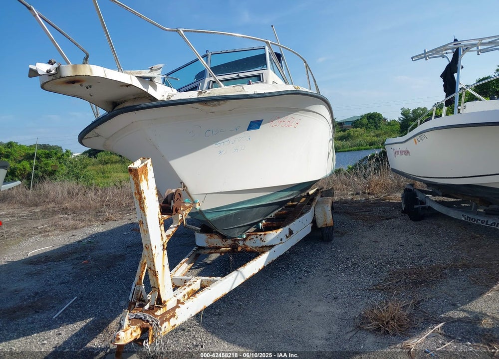 1990 GRADY WHITE BOAT VIN: NTLCR165K990
