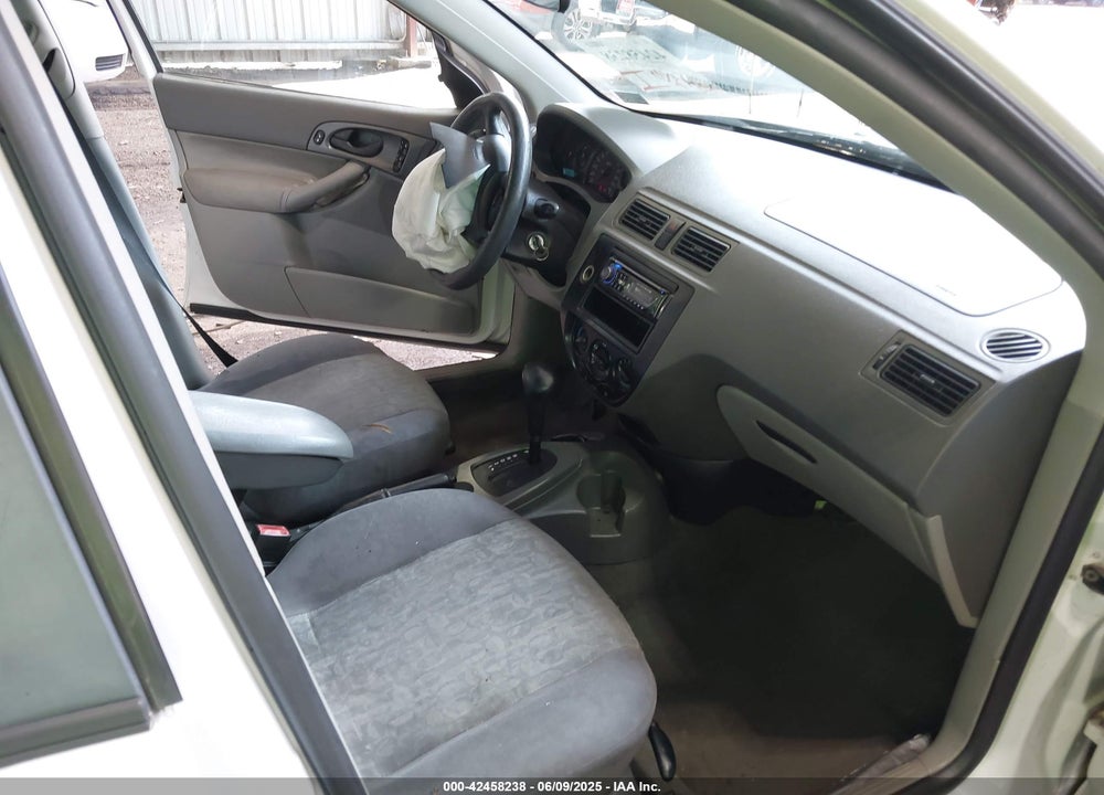 2005 FORD FOCUS ZX4 VIN: 1FAFP34N95W173118
