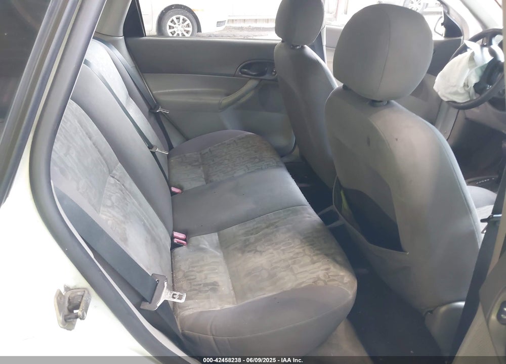 2005 FORD FOCUS ZX4 VIN: 1FAFP34N95W173118