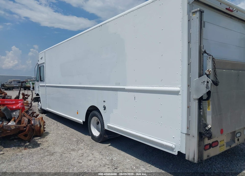 2012 FREIGHTLINER CHASSIS M LINE WALK-IN VAN VIN: 4UZAC3DV0CCBN1750