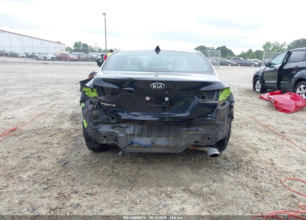 2019 KIA FORTE LXS VIN: 3KPF24ADXKE020778
