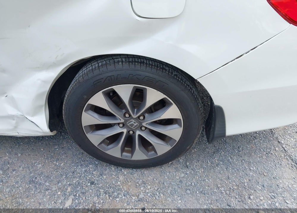 2013 HONDA ACCORD VIN: 1HGCT1B82DA008602