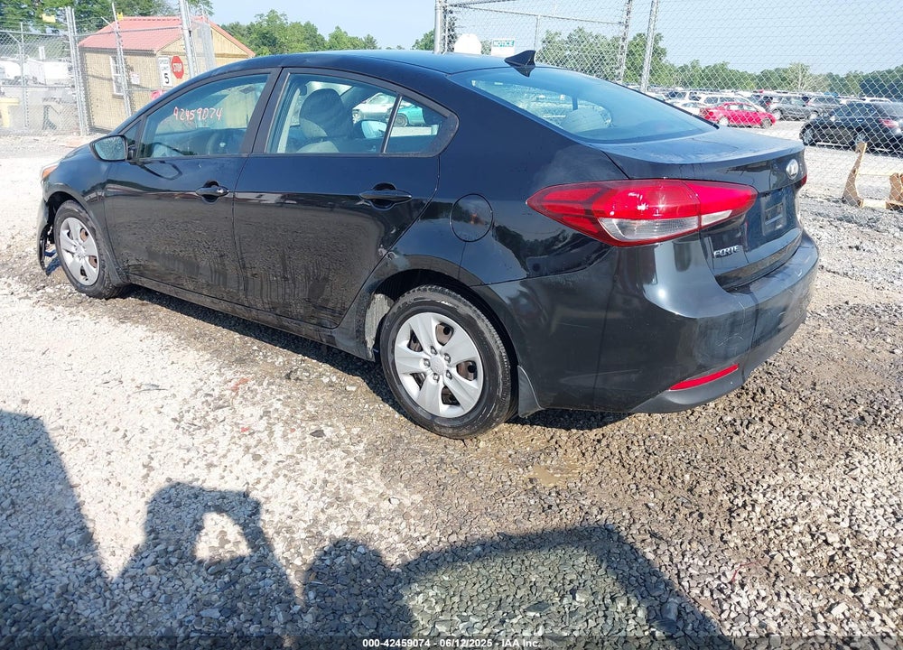 2017 KIA FORTE VIN: 3KPFL4A71HE085597