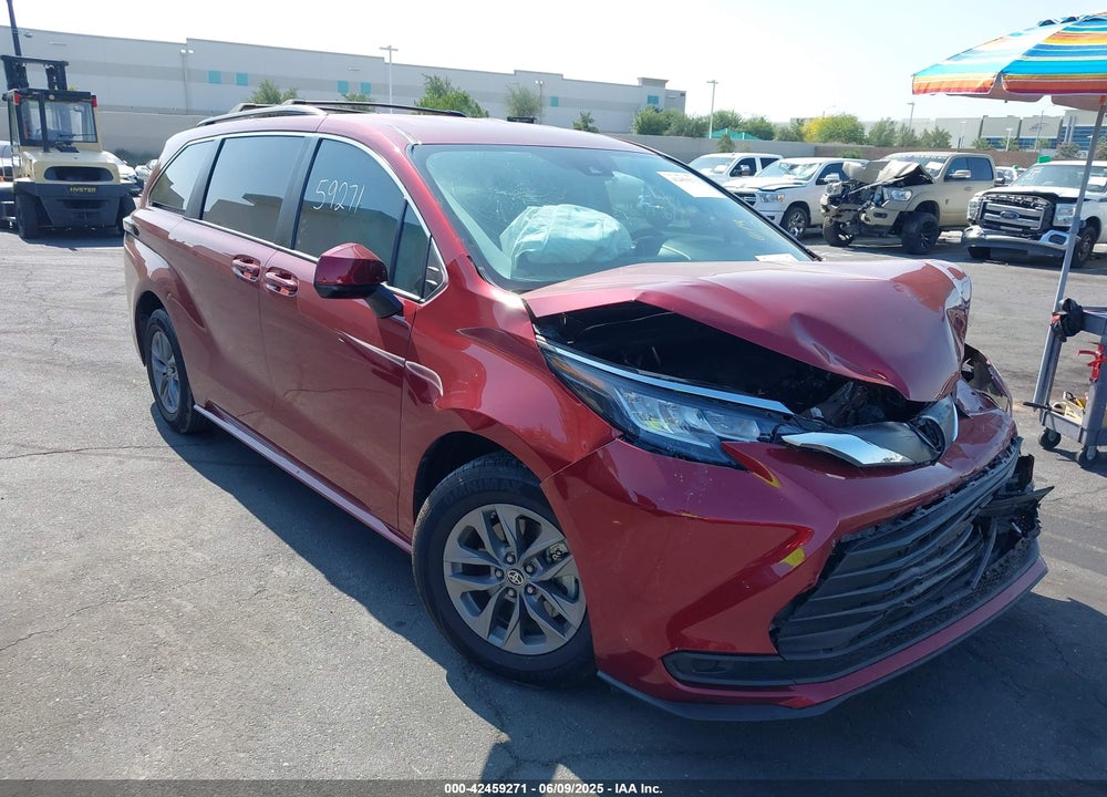 2022 TOYOTA SIENNA LE VIN: 5TDKRKEC3NS109148