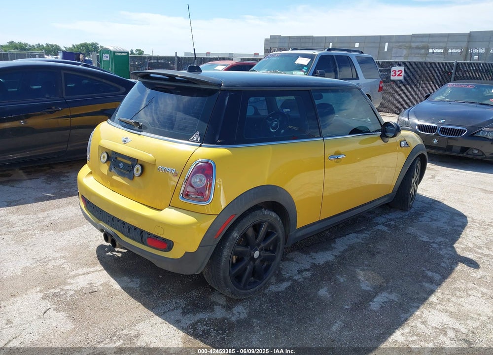 2009 MINI COOPER S VIN: WMWMF73579TW86675