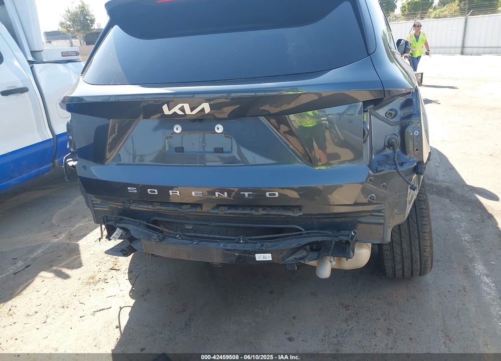 2022 KIA SORENTO VIN: 5XYRG4LC8NG115947