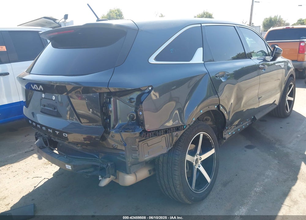 2022 KIA SORENTO VIN: 5XYRG4LC8NG115947