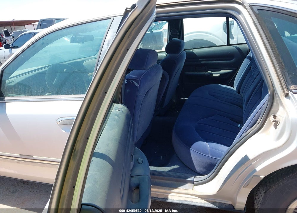 1996 FORD CROWN VICTORIA VIN: 2FALP7369TX102085