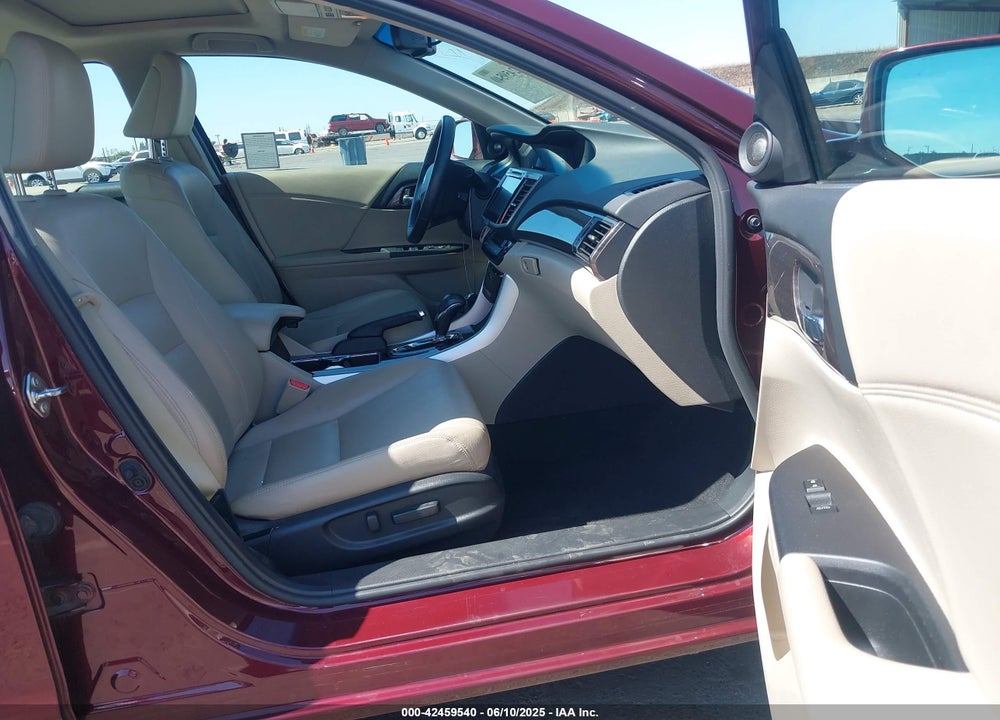 2016 HONDA ACCORD EX-L VIN: 1HGCR2F82GA083268