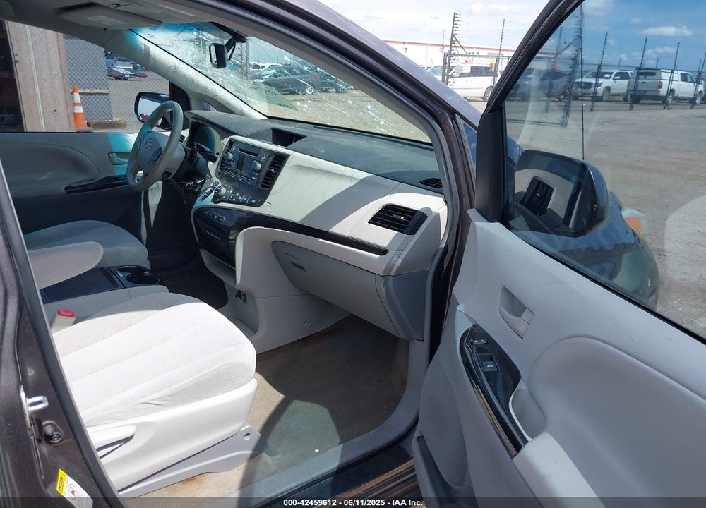 2013 TOYOTA SIENNA LE V6 8 PASSENGER VIN: 5TDKK3DC1DS322738