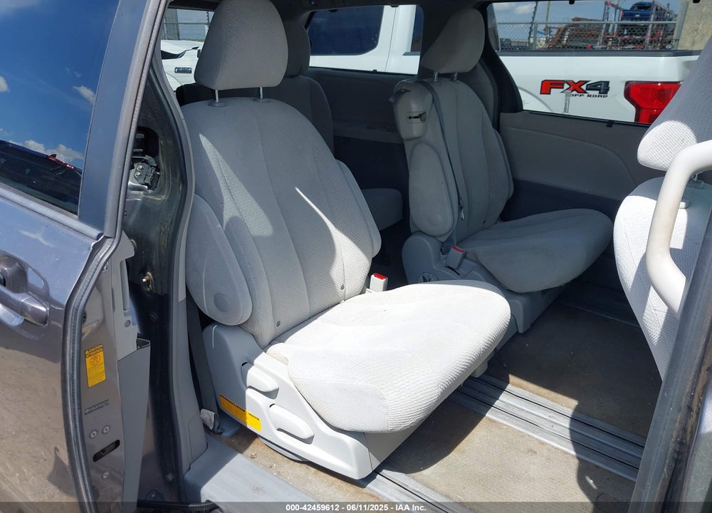 2013 TOYOTA SIENNA LE V6 8 PASSENGER VIN: 5TDKK3DC1DS322738