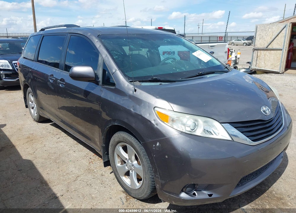 2013 TOYOTA SIENNA LE V6 8 PASSENGER VIN: 5TDKK3DC1DS322738