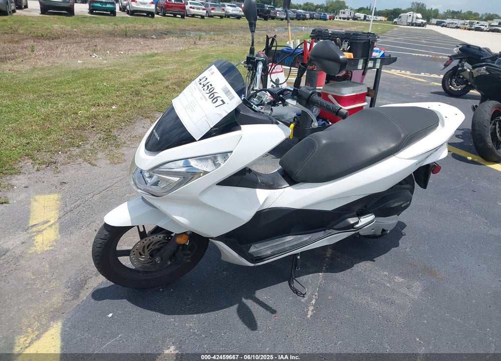 2015 HONDA PCX 150 VIN: RLHKF1808FY002476