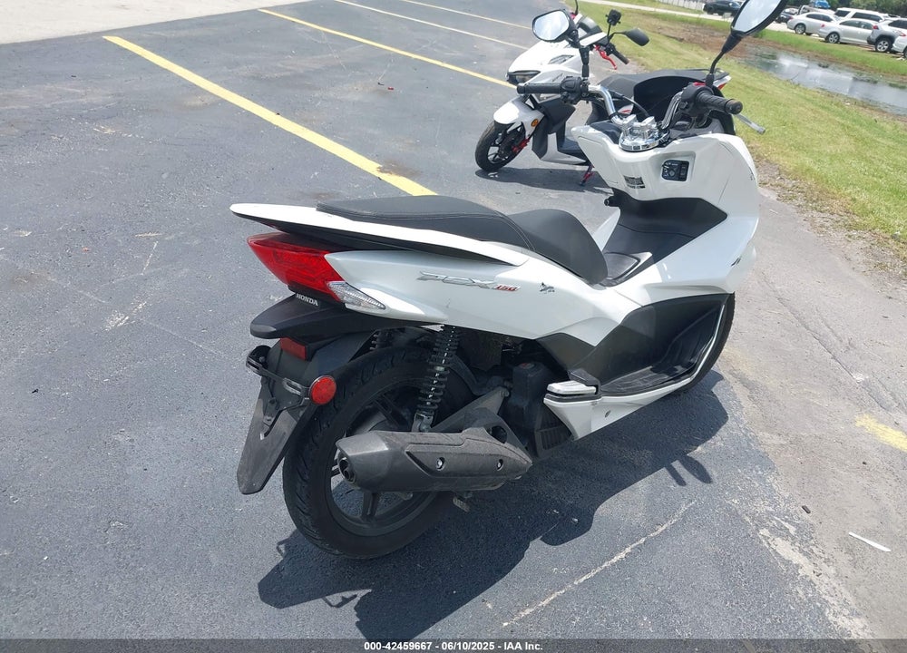 2015 HONDA PCX 150 VIN: RLHKF1808FY002476